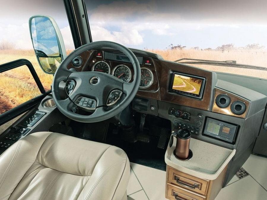 Торпедо Winnebago Tour 42GD 2013 года  (фото 2 из 3)